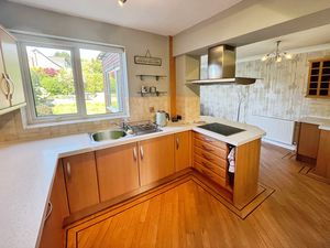 Kitchen- click for photo gallery